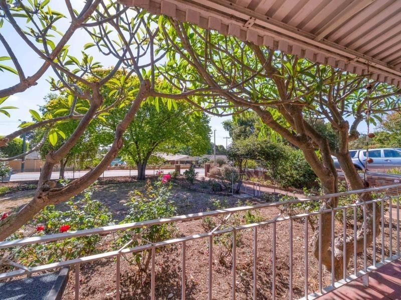 35 Gloucester Road, Kalamunda WA 6076