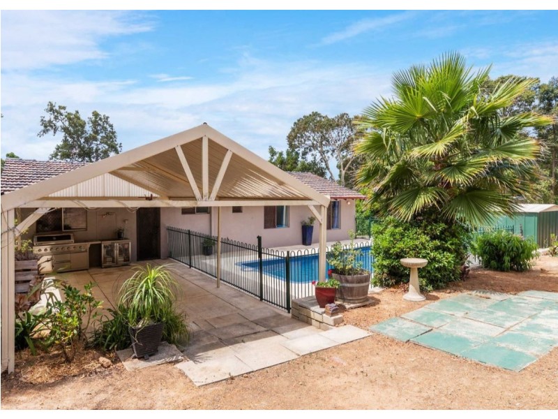 29 Carlisle Road, Kalamunda WA 6076