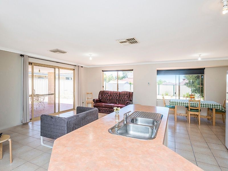 26 Hawkevale Road, High Wycombe WA 6057