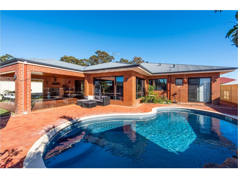 54 Hawkevale Road, High Wycombe WA 6057