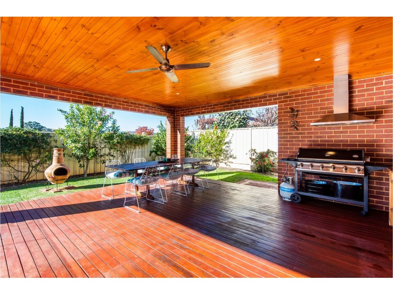 54 Hawkevale Road, High Wycombe WA 6057