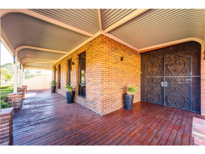 54 Hawkevale Road, High Wycombe WA 6057