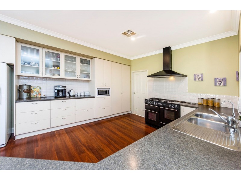 54 Hawkevale Road, High Wycombe WA 6057