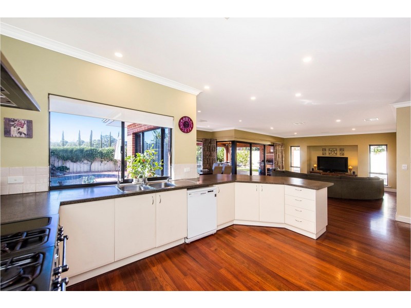 54 Hawkevale Road, High Wycombe WA 6057