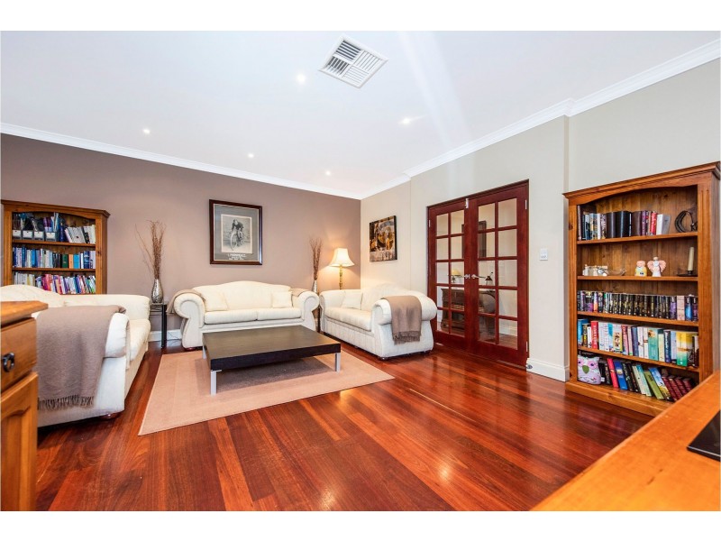 54 Hawkevale Road, High Wycombe WA 6057