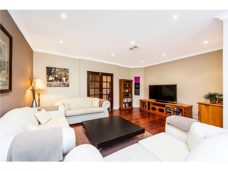 54 Hawkevale Road, High Wycombe WA 6057