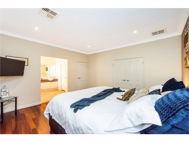 54 Hawkevale Road, High Wycombe WA 6057