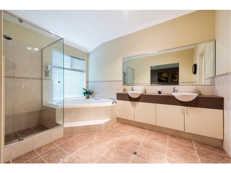 54 Hawkevale Road, High Wycombe WA 6057