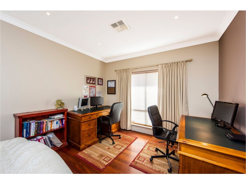 54 Hawkevale Road, High Wycombe WA 6057