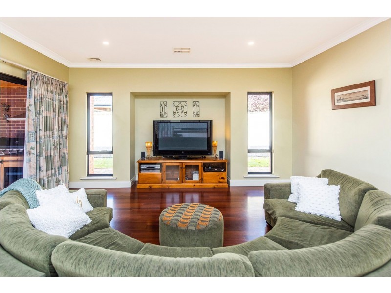 54 Hawkevale Road, High Wycombe WA 6057