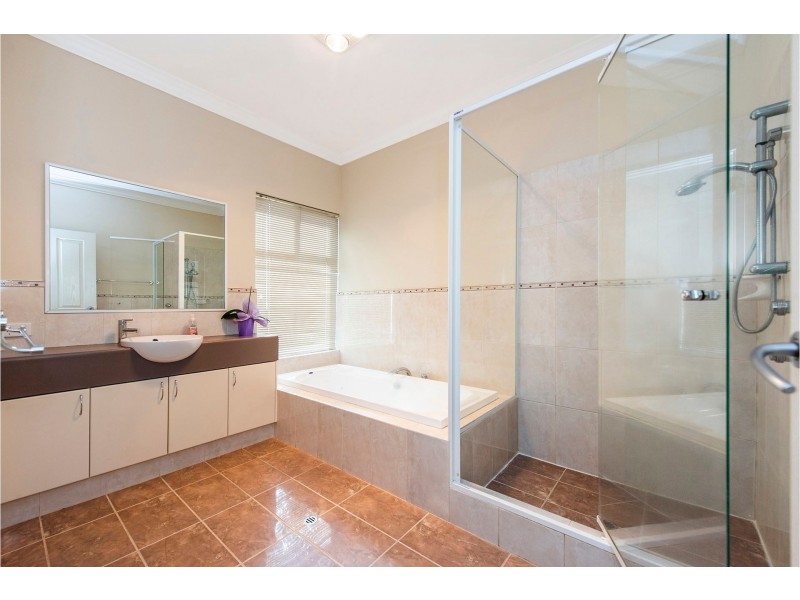 54 Hawkevale Road, High Wycombe WA 6057