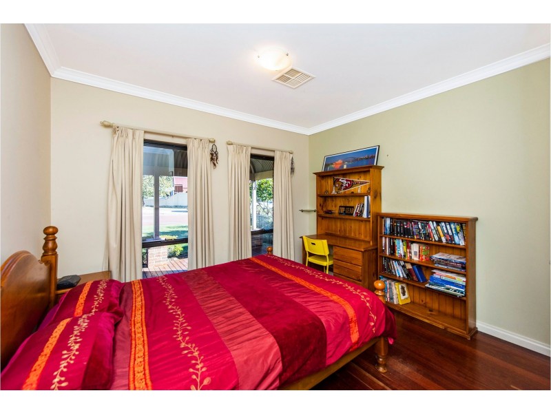 54 Hawkevale Road, High Wycombe WA 6057