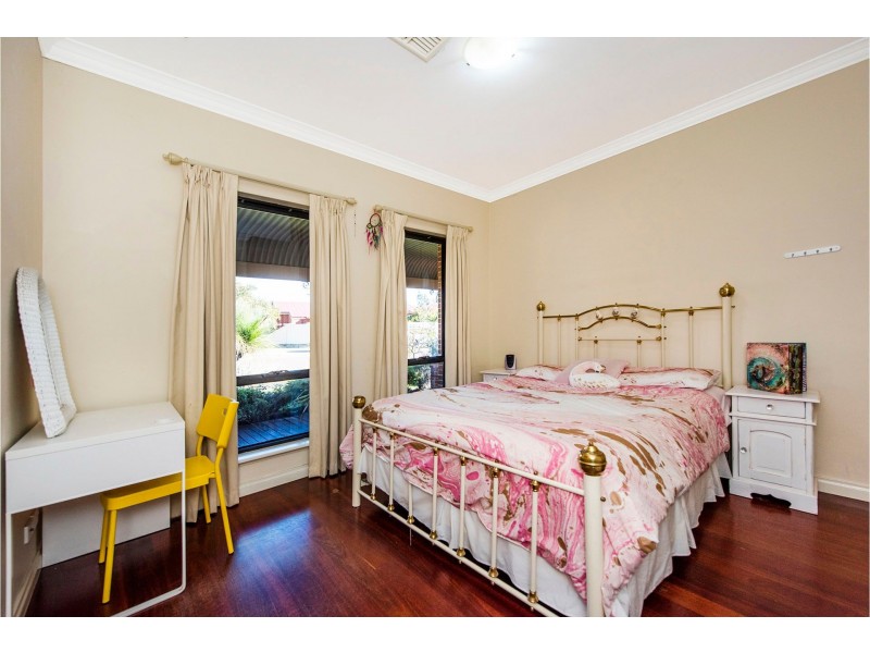 54 Hawkevale Road, High Wycombe WA 6057