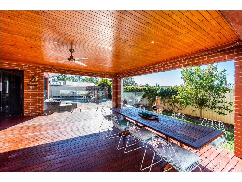 54 Hawkevale Road, High Wycombe WA 6057