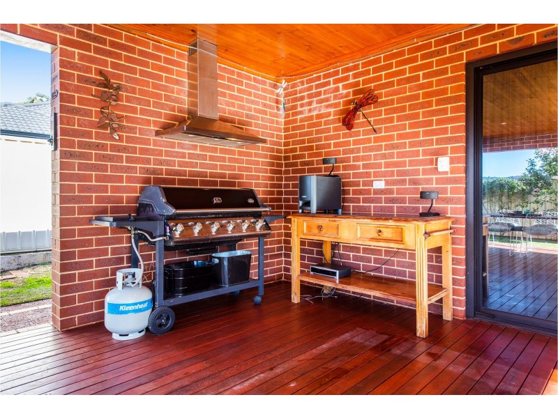 54 Hawkevale Road, High Wycombe WA 6057