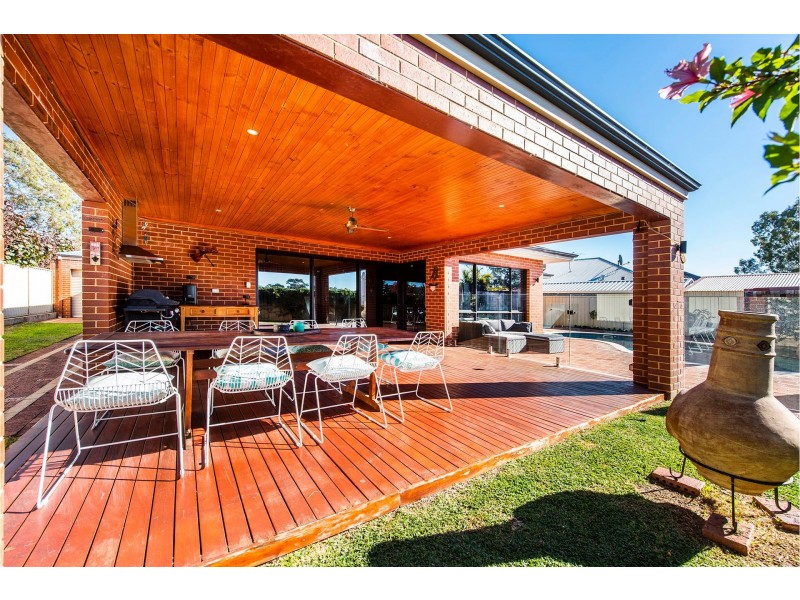 54 Hawkevale Road, High Wycombe WA 6057