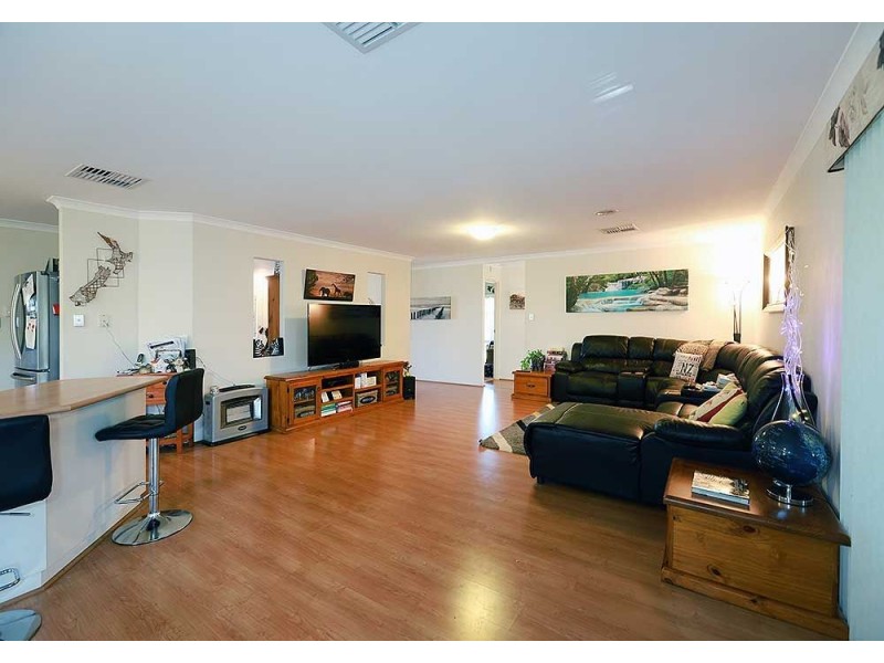 27 Benson Way, High Wycombe WA 6057