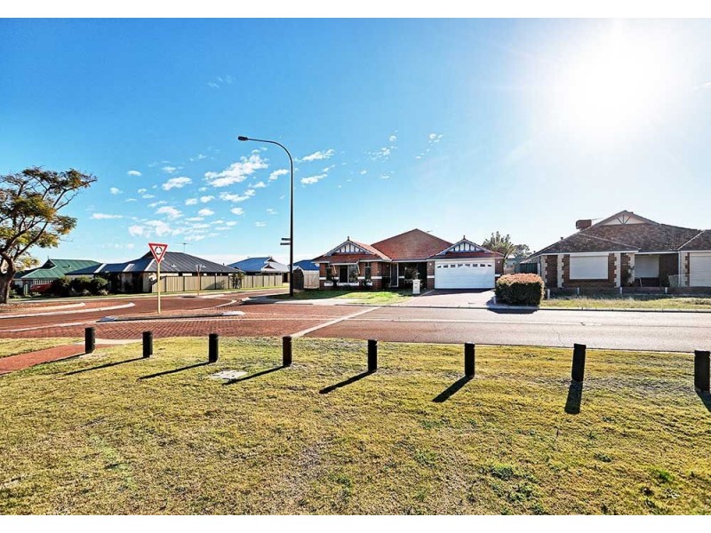 27 Benson Way, High Wycombe WA 6057