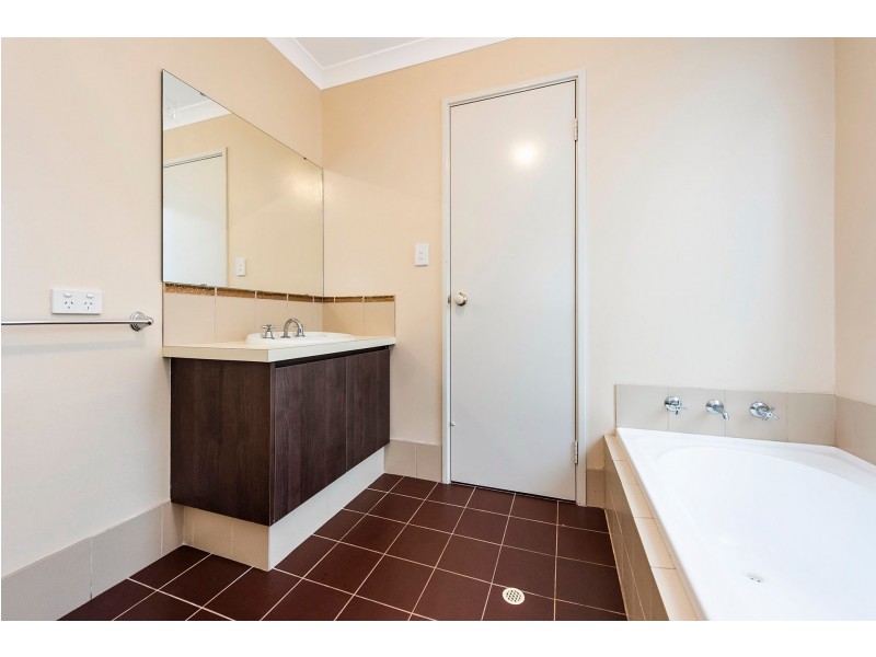 24 Amethyst Place, Maida Vale WA 6057