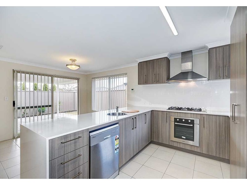 4/6 Jeanhulley Road, High Wycombe WA 6057