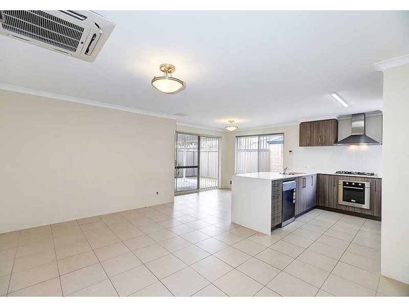 4/6 Jeanhulley Road, High Wycombe WA 6057