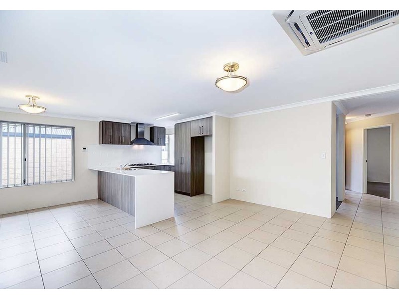 4/6 Jeanhulley Road, High Wycombe WA 6057