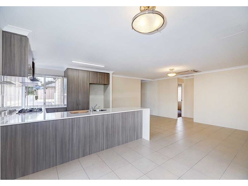 4/6 Jeanhulley Road, High Wycombe WA 6057