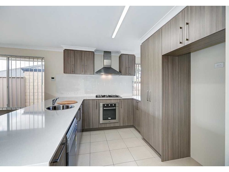 4/6 Jeanhulley Road, High Wycombe WA 6057