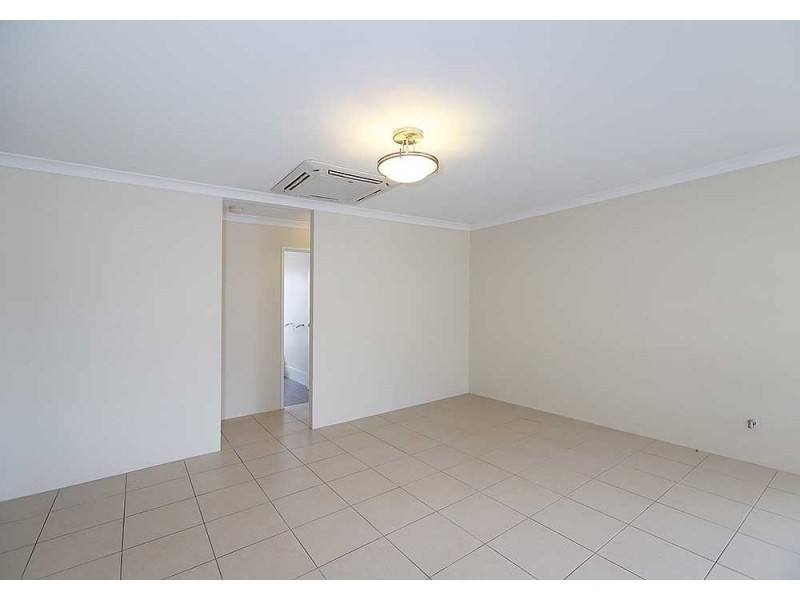 4/6 Jeanhulley Road, High Wycombe WA 6057