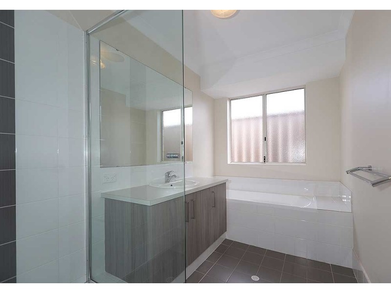 4/6 Jeanhulley Road, High Wycombe WA 6057