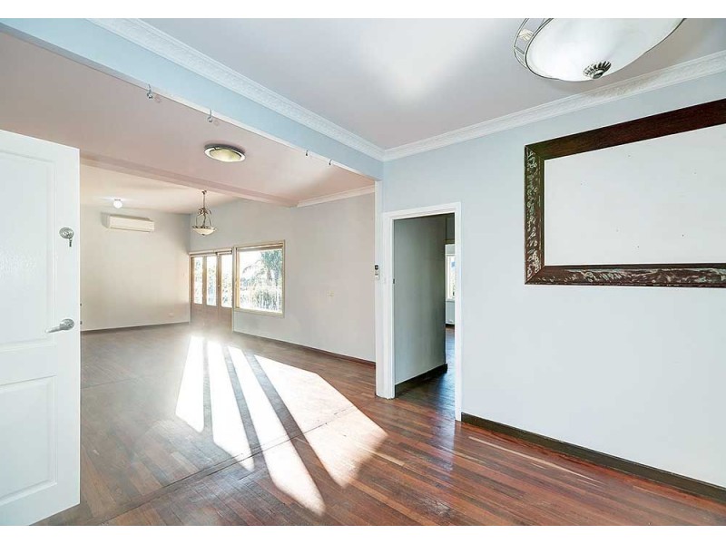 23 Clianthus Way, Koongamia WA 6056