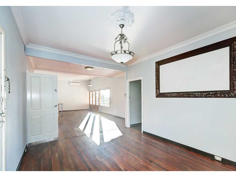 23 Clianthus Way, Koongamia WA 6056