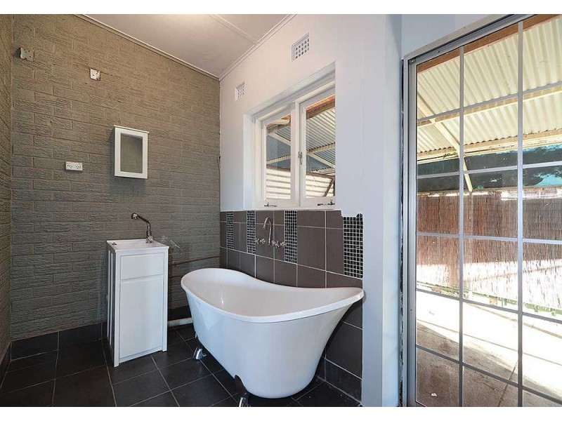 23 Clianthus Way, Koongamia WA 6056
