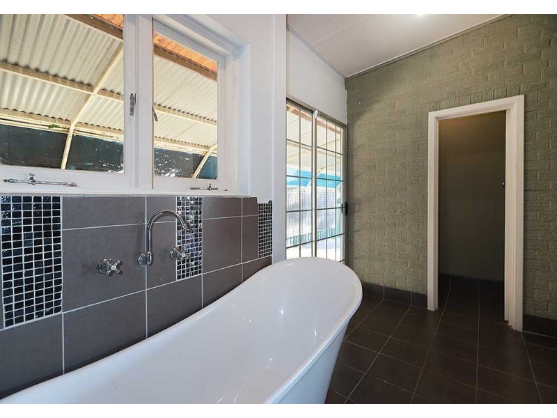 23 Clianthus Way, Koongamia WA 6056