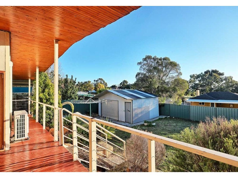 23 Clianthus Way, Koongamia WA 6056