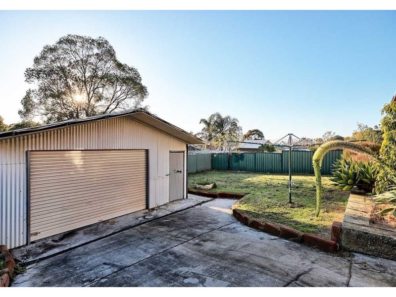 23 Clianthus Way, Koongamia WA 6056