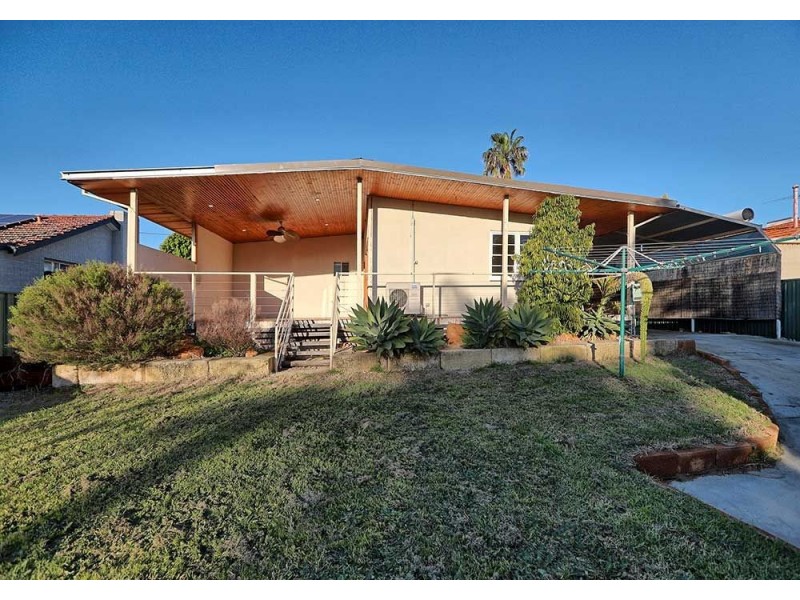 23 Clianthus Way, Koongamia WA 6056