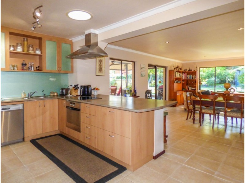 14 Andrew Street, Kalamunda WA 6076