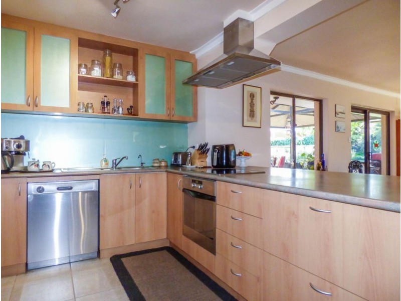 14 Andrew Street, Kalamunda WA 6076