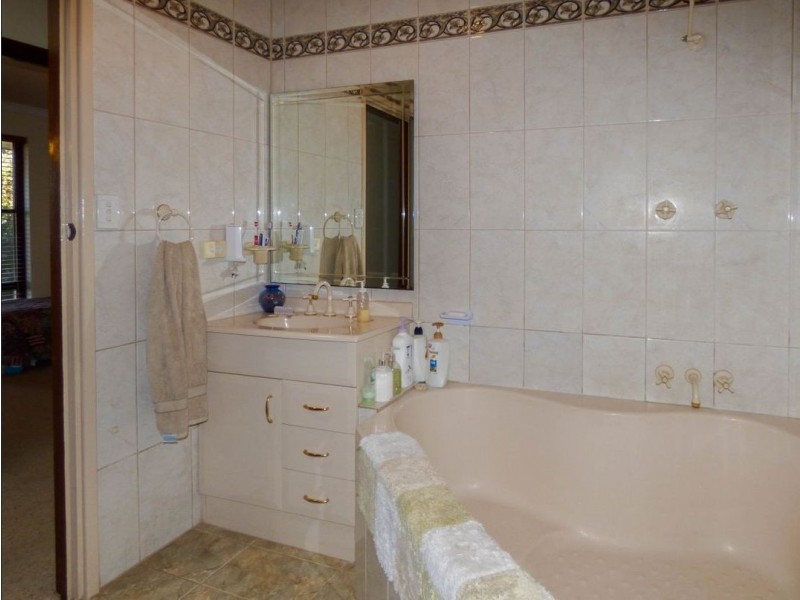 14 Andrew Street, Kalamunda WA 6076