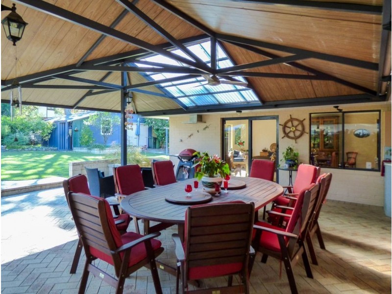 14 Andrew Street, Kalamunda WA 6076