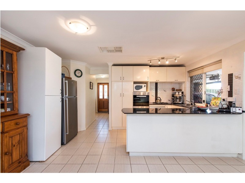 15 Coola Place, High Wycombe WA 6057