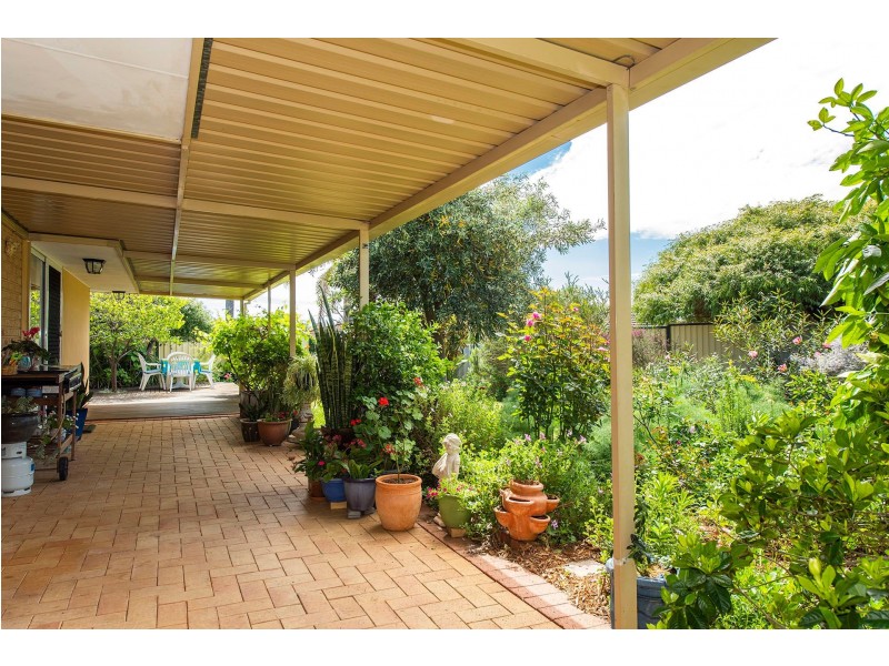 15 Coola Place, High Wycombe WA 6057