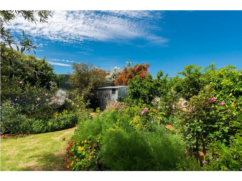 15 Coola Place, High Wycombe WA 6057