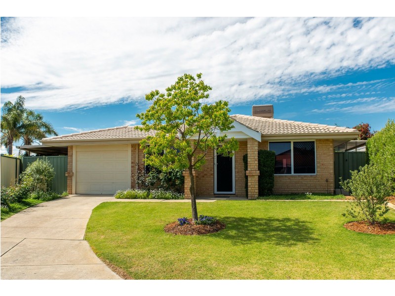 15 Coola Place, High Wycombe WA 6057