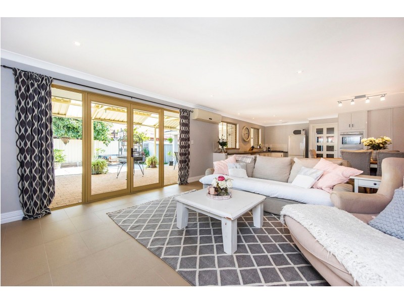 18 Hawkevale Road, High Wycombe WA 6057