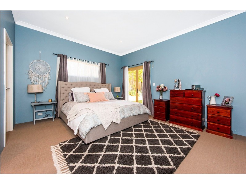 18 Hawkevale Road, High Wycombe WA 6057