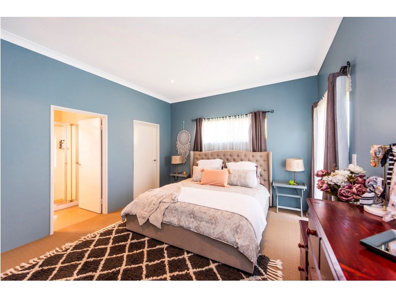 18 Hawkevale Road, High Wycombe WA 6057