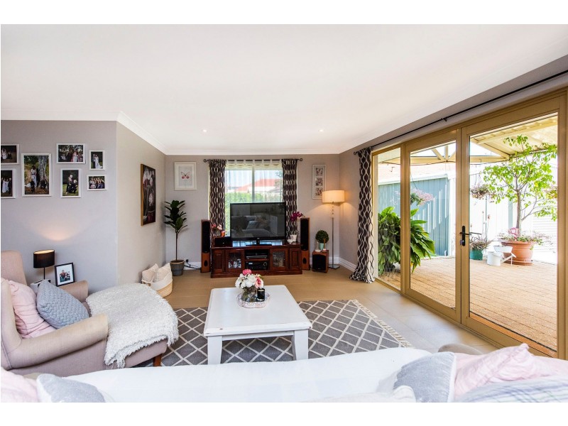 18 Hawkevale Road, High Wycombe WA 6057