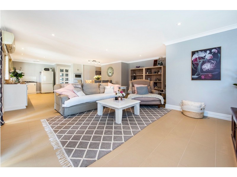 18 Hawkevale Road, High Wycombe WA 6057